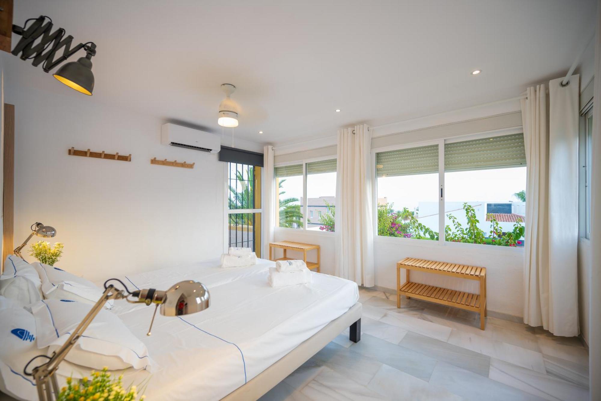 מארבלה Typical Beach House Las Chapas Playa With Heated Pool מראה חיצוני תמונה