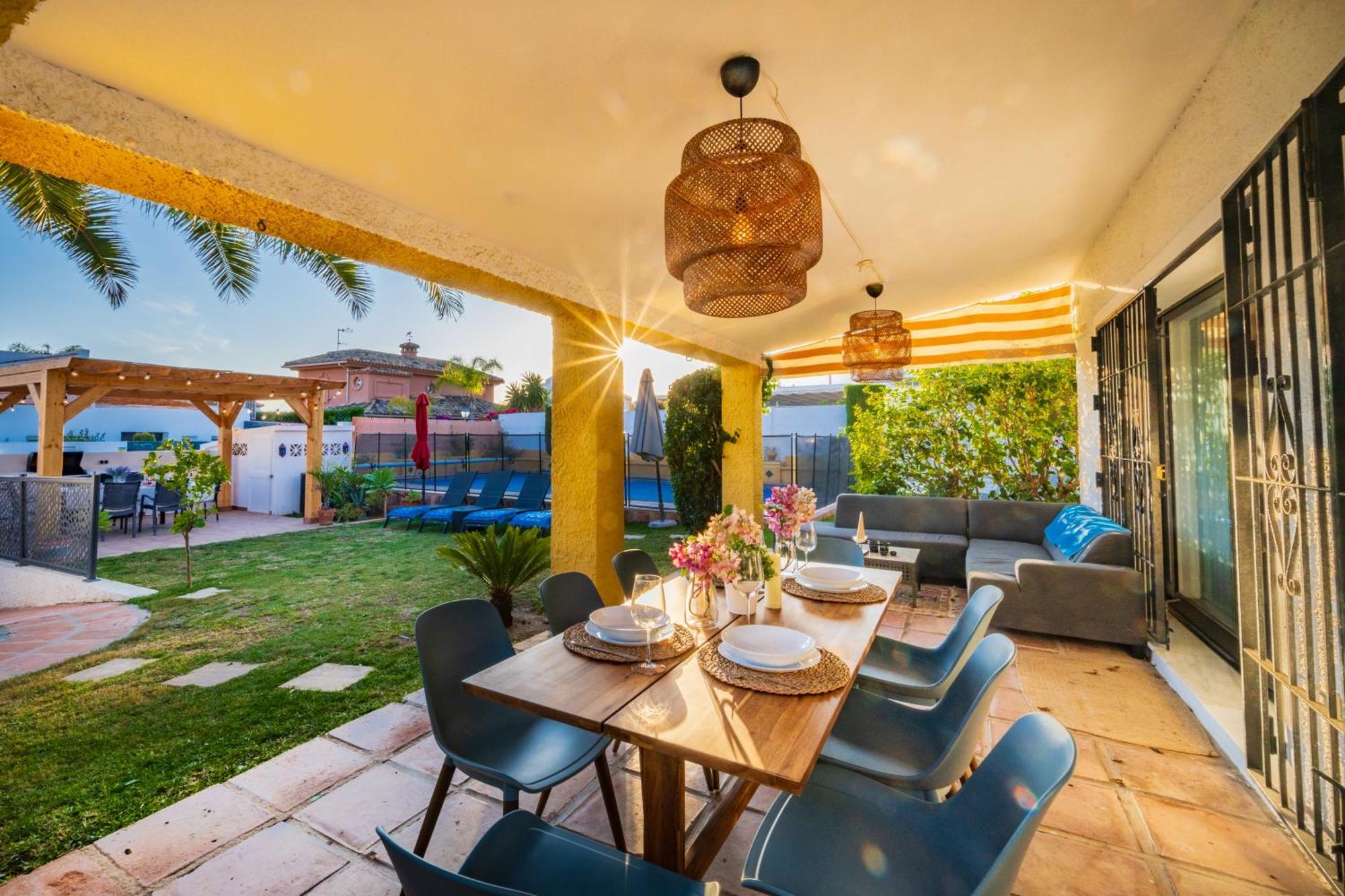 מארבלה Typical Beach House Las Chapas Playa With Heated Pool מראה חיצוני תמונה
