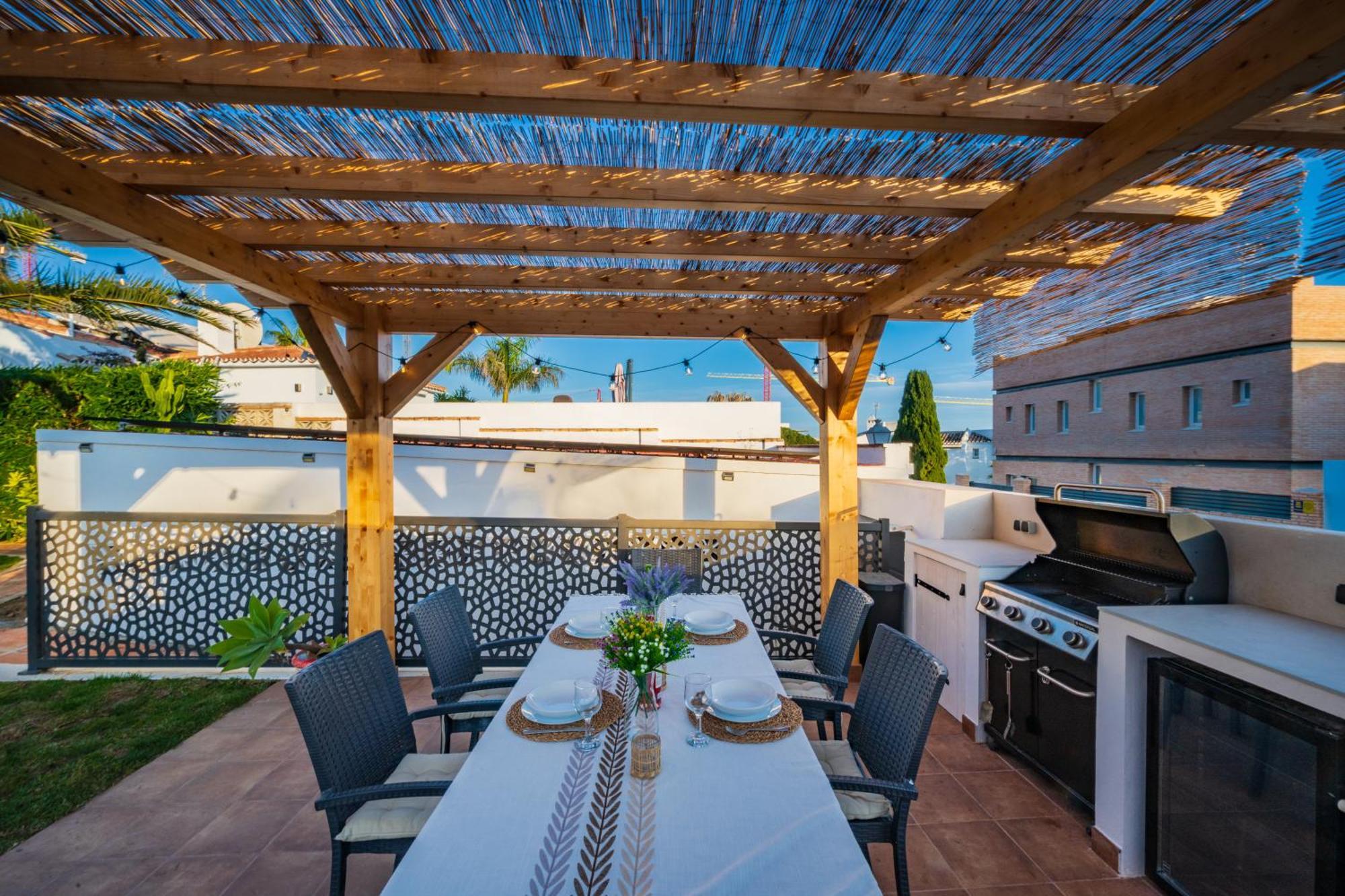 מארבלה Typical Beach House Las Chapas Playa With Heated Pool מראה חיצוני תמונה