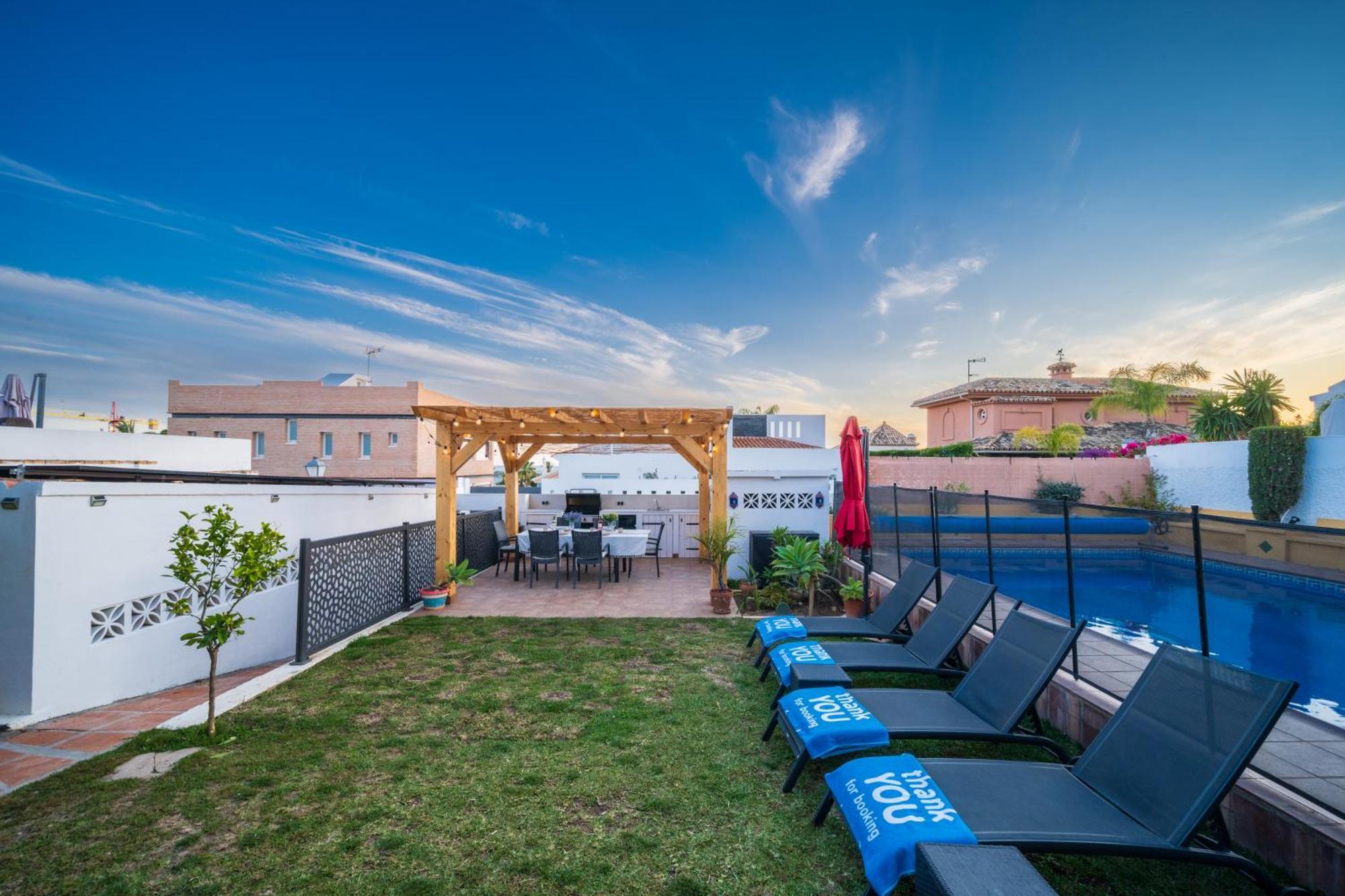 מארבלה Typical Beach House Las Chapas Playa With Heated Pool מראה חיצוני תמונה